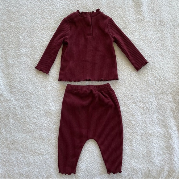 Old Navy Ribbed Set & Gap Bodysuit Bundle - Picture 4 of 6